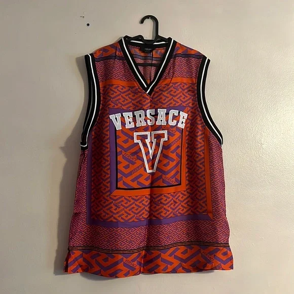 Versace la Greca v neck silk jersey print tank top NEW - Picture 4 of 11